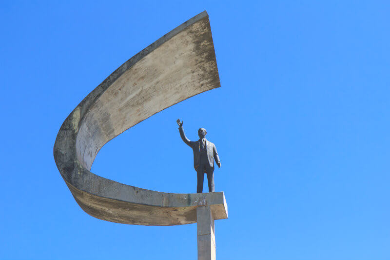 O Memorial JK fica no local onde foi realizada a primeira missa de Brasília